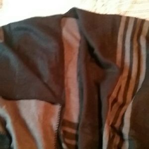 Reversible winter shawl